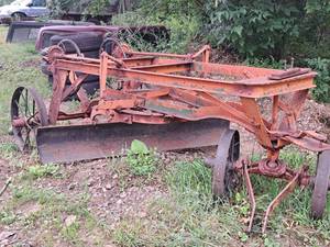 lot 1002 image: Stockland Road Machinery Co Pony 70 Blade Pull-Behind Grader