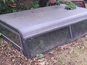 lot 1004 image: Truck Bed Topper