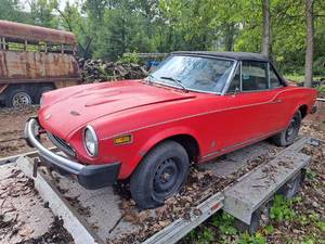 lot 977 image: 1977 Fiat 2-Door Convertible
