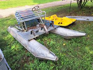 lot 1007 image: Paddle Boat