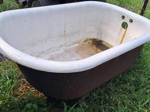 lot 1008 image: Cast Iron Claw Foot Bath Tub