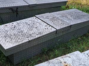 lot 1011 image: Truck Bed Tool Box