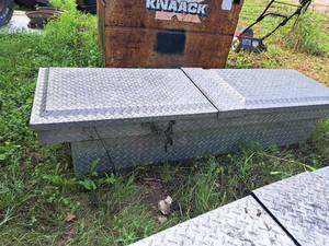 lot 1012 image: Truck Bed Tool Box