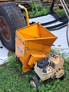 lot 1022 image: Montgomery Ward Compost Grinder GIL21325A