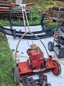 lot 1023 image: Toro 21-cut Gas Lawn Mower