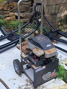 lot 1024 image: Campbell-Hausfeld Water Wizard 1500 Briggs & Stratton 4hp