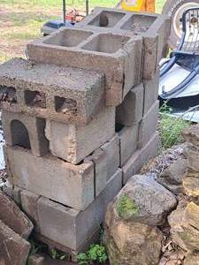 lot 1035 image: Cinder Blocks