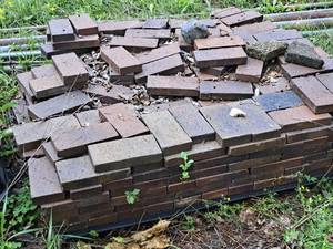 lot 1046 image: Lot of  Paver Bricks