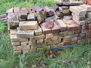 lot 1047 image: Lot of  Bricks