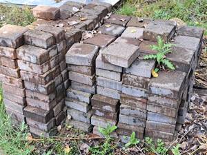 lot 1049 image: Lot of  Paver Bricks