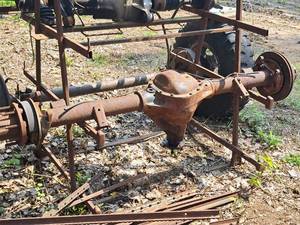 lot 1052 image: Ford Econoline Van Dana 60 Rear Axle Assembly