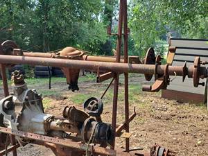 lot 1054 image: Trailer 5-lug Straight Rear Axle Assembly with Leaf Springs