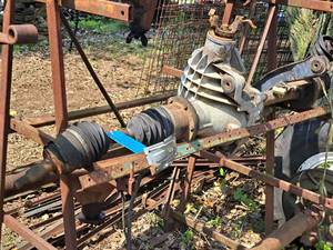 lot 1055 image: 1997 Chevrolet 3500 Pickup Truck Front Differential