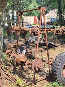 lot 1057 image: Metal Storage Rack