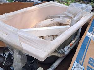 lot 1063 image: Portrait Desert Bloom Whirlpool Tub