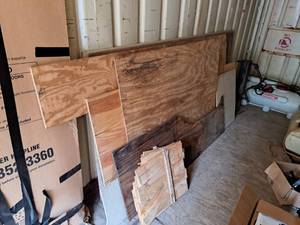 lot 1071 image: Lot of  Assorted Scrap Wood