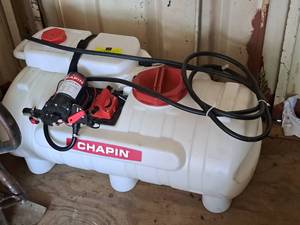 lot 1074 image: Chapin 25-gallon Tank with Sprayer P0518_M11