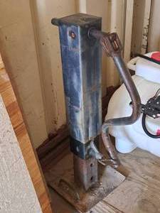 lot 1073 image: Heavy Duty Trailer Jack