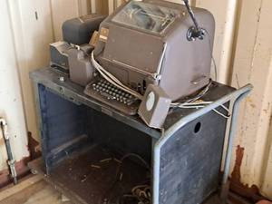 lot 1076 image: Vintage Teletype Corp Bell System Teletypewriter System with Cart