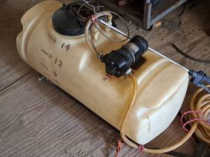 lot 1075 image: 14-gallon Tank with Sprayer