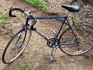 lot 1088 image: Sekai 1000 24 10-speed Street Bike 23 Blue Frame