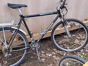 lot 1090 image: Schwinn High Timber SS 22 Trail Bike 22 Black Frame