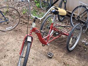 lot 1091 image: Torker 19 Tricycle 17 Red Frame