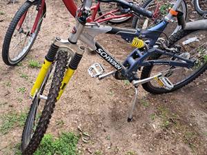 lot 1092 image: Schwinn S-25 21 Trail Bike 18-12 Frame