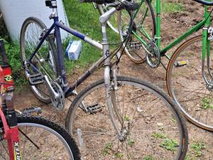 lot 1094 image: Gary Fischer Tiburon 23 Street Bike 21 BlueSilver Frame