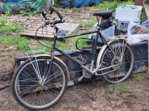 lot 1098 image: Schwinn 22 Street Bike 22 Black Frame