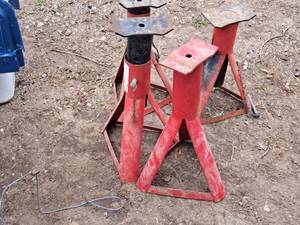 lot 1115 image: Lot of (4) Jack Stands