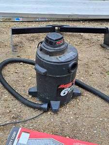 lot 1120 image: Shop-Vac Aqua Vac 6-gallon WetDry Utility Vacuum
