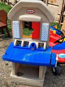 lot 1125 image: Little Tikes Childrens Playstation