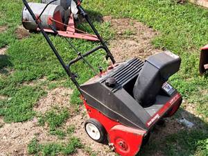 lot 1137 image: MTD Yard Machines 4.5-HP 21-cut Snowblower 31AE150-129