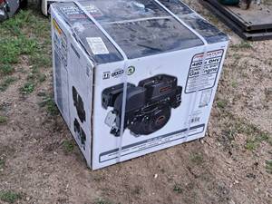 lot 1193 image: Predator 14-HP 420cc OHV Horizontal Shaft Engine (New in Box)