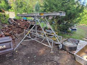 lot 1907 image: Up-Right Scaffolds Tallescope Lock Ladder System w Bucket Up-Right Scaffold 524