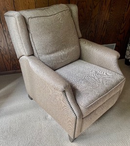 lot 27 image: Flexsteel Upholstered Reclining Chair