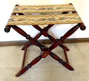 lot 73 image: Vintage Luggage Rack