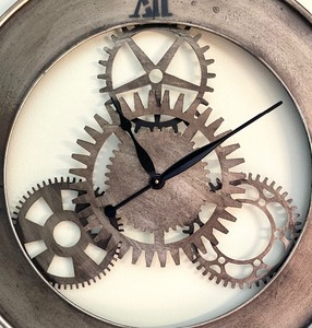 lot 35 image: Decorative Gear Cog Clock