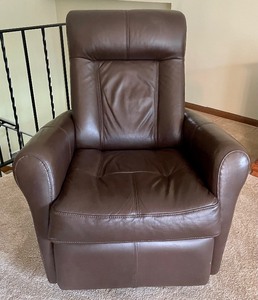 lot 19A image: Brown Leather Power Recliner