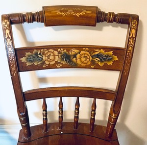 lot 114 image: Set of 4 Vintage Hitchcock Chairs
