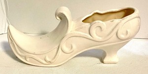 lot 104 image: Decorative Shoes Made of Cast Iron, Porcelain and Resin