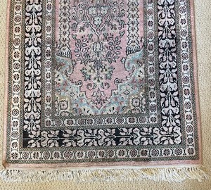 lot 92 image: Elegant Rug