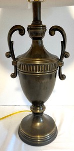 lot 124 image: Lovely Lamp