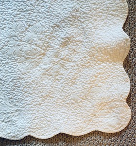 lot 128 image: Martha Stewart Collection Full Size Bedspread
