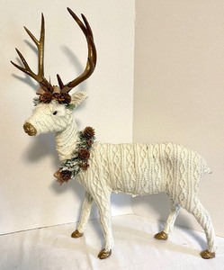 lot 134 image: Adorable Christmas Decor