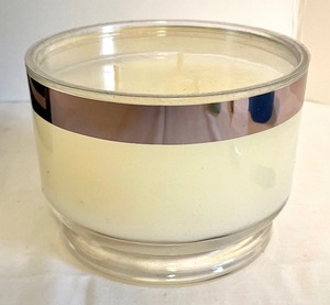 lot 139 image: New Ethan Allen Cashmere Petals Candle