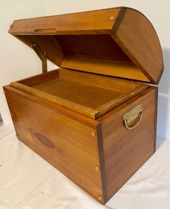 lot 144 image: Petite Vintage Wooden Chest