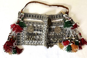 lot 12 image: Vintage Bedouin Womans Niqab  Vintage Bedouin Battoulah