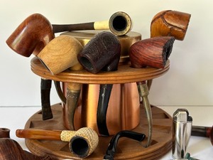 lot 72 image: Variety of Vintage Tobacco Pipes and Stand